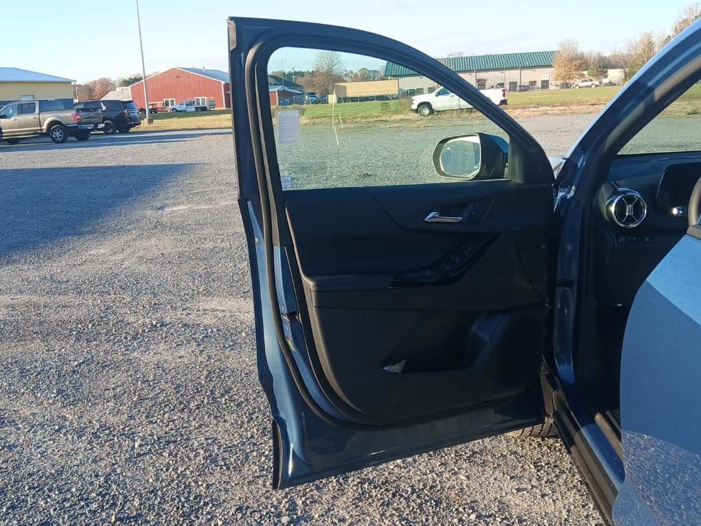 new 2026 Chevrolet Equinox car, priced at $30,495