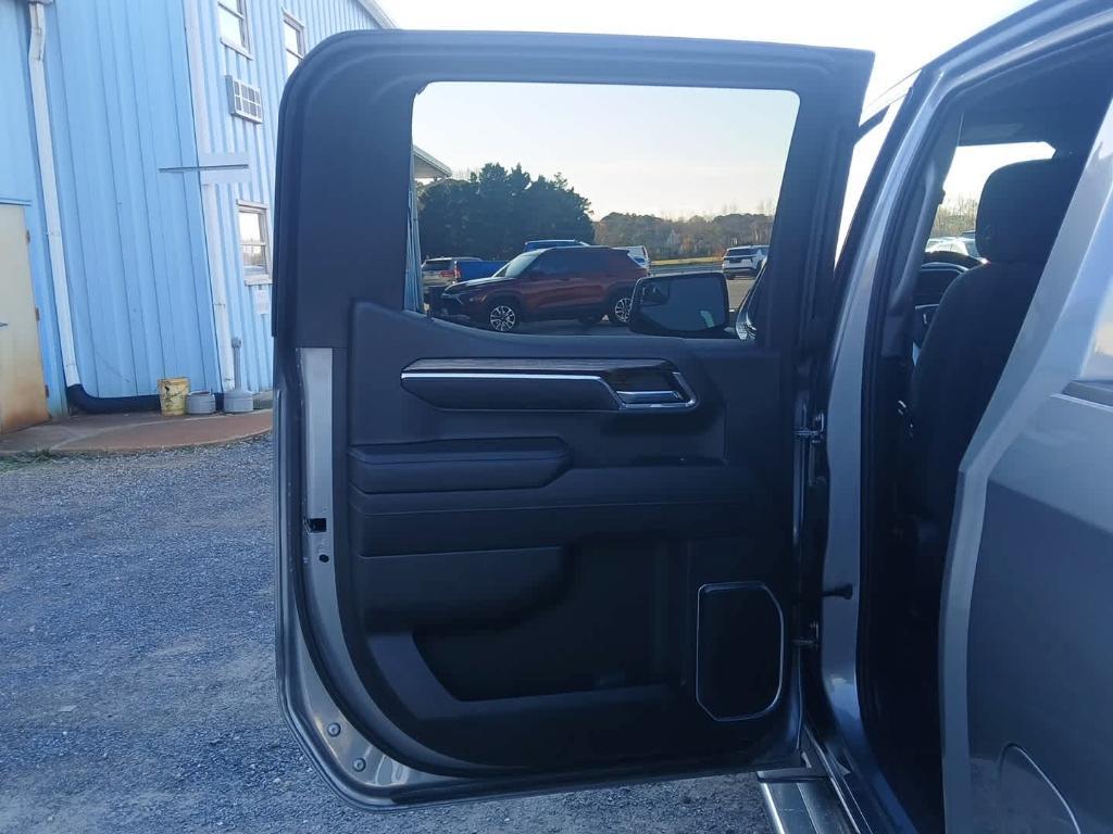 used 2024 GMC Sierra 1500 car, priced at $37,900