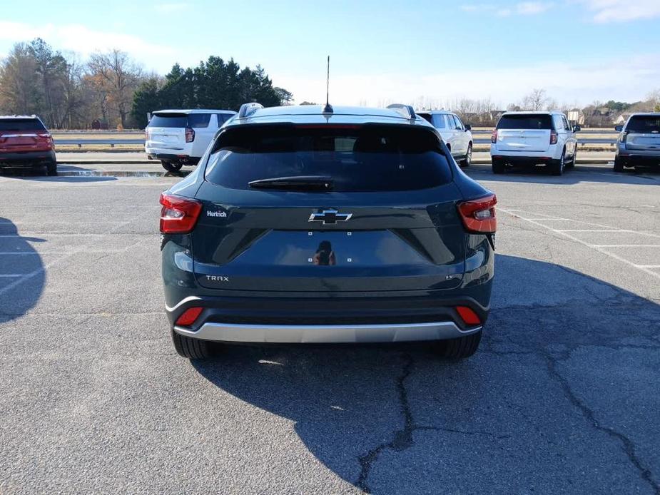 new 2025 Chevrolet Trax car, priced at $25,525