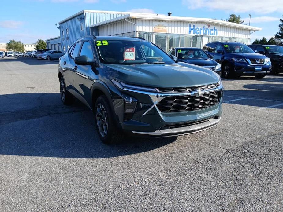 new 2025 Chevrolet Trax car, priced at $25,525