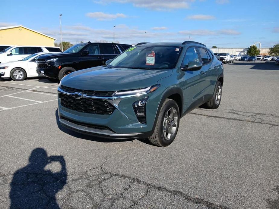 new 2025 Chevrolet Trax car, priced at $25,525