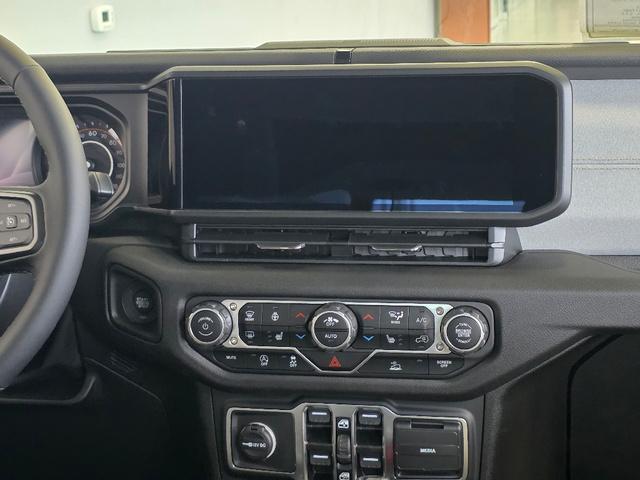 new 2025 Jeep Wrangler car, priced at $46,642