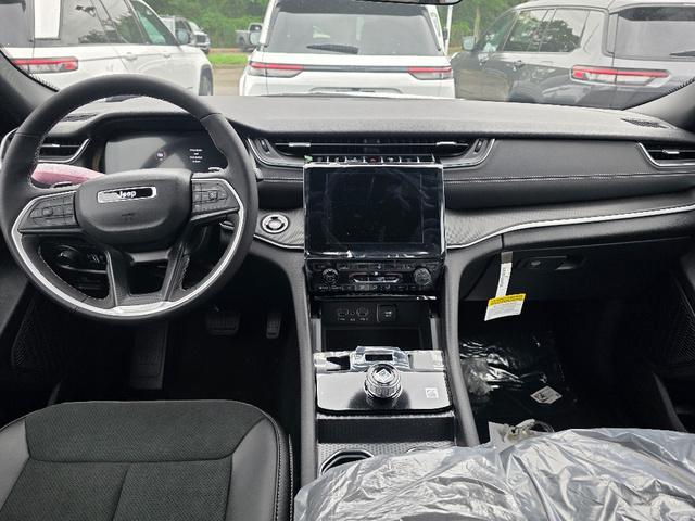 new 2025 Jeep Grand Cherokee car, priced at $39,297