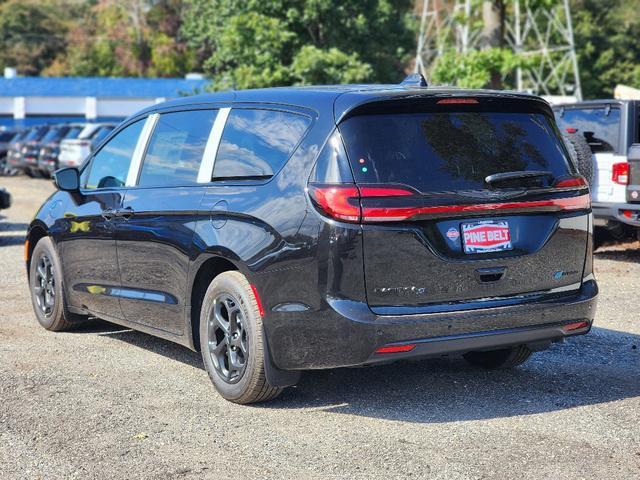 new 2023 Chrysler Pacifica Hybrid car, priced at $46,068