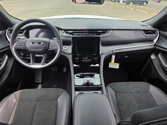 new 2025 Jeep Grand Cherokee car, priced at $37,797