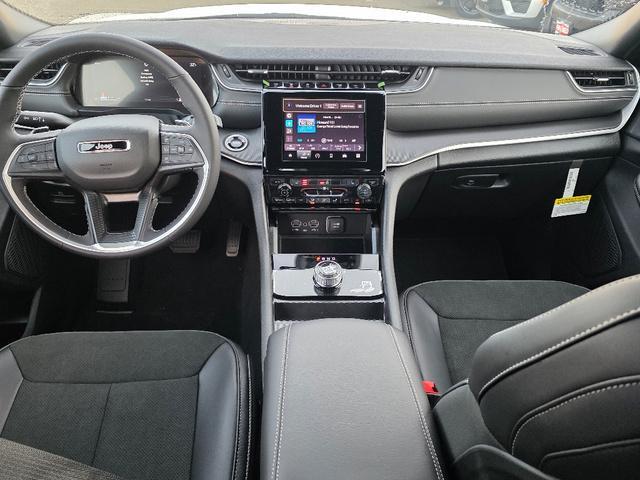 new 2025 Jeep Grand Cherokee car, priced at $37,797