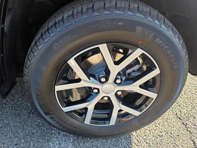 new 2025 Jeep Grand Cherokee car, priced at $46,672