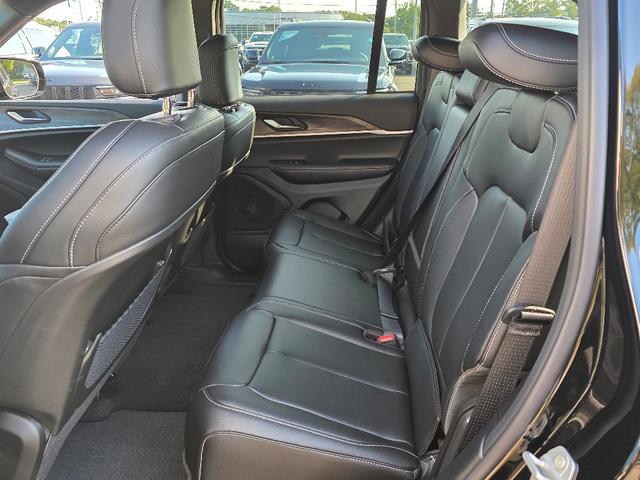 new 2025 Jeep Grand Cherokee car, priced at $46,672