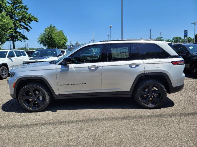 new 2024 Jeep Grand Cherokee car, priced at $49,669