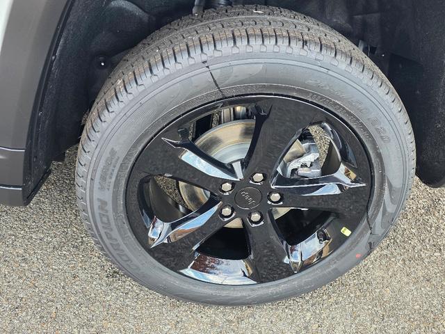 new 2025 Jeep Grand Cherokee car, priced at $43,802