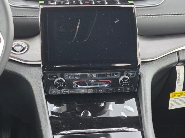 new 2025 Jeep Grand Cherokee car, priced at $43,802