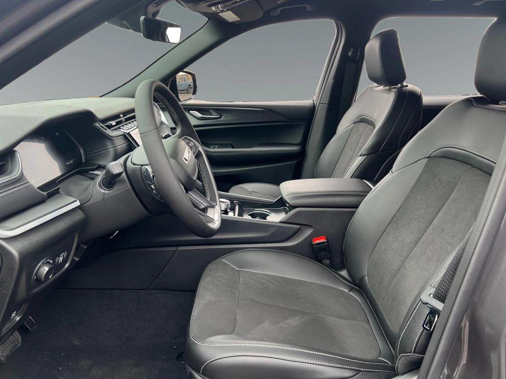 used 2025 Jeep Grand Cherokee L car