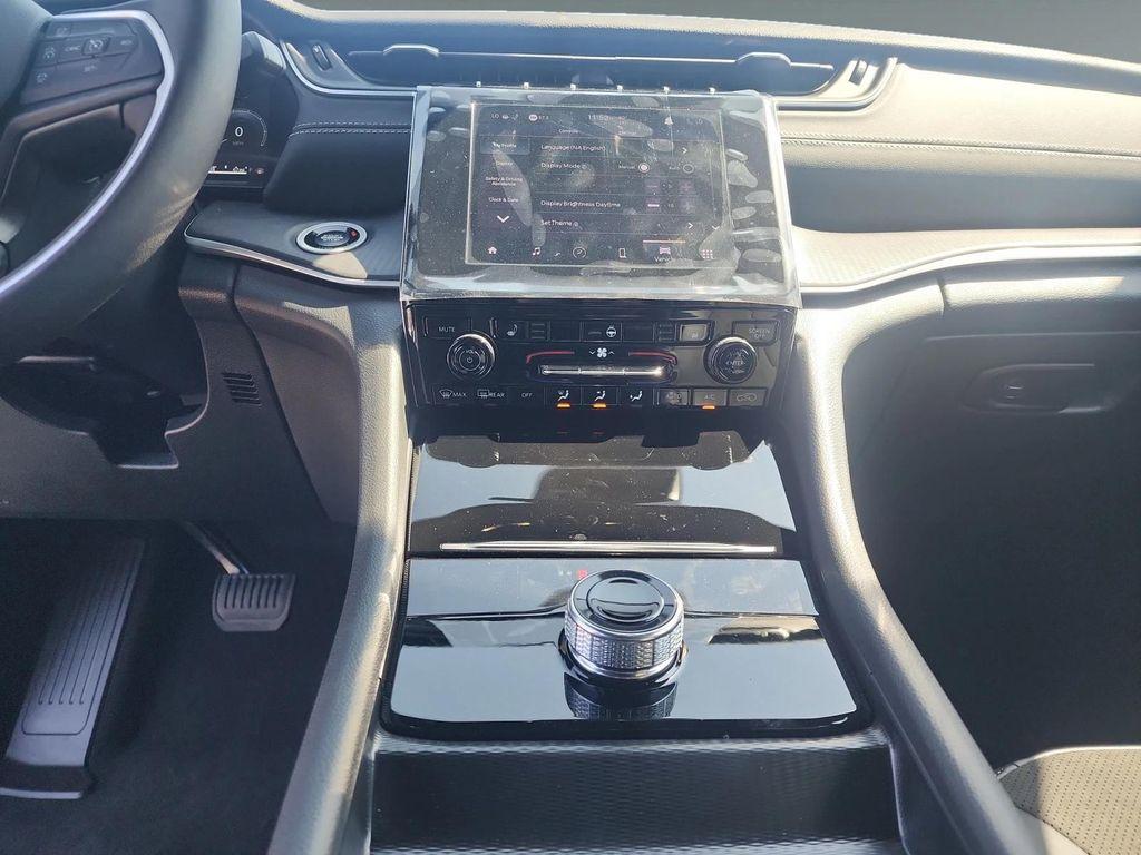 new 2025 Jeep Grand Cherokee car, priced at $46,230