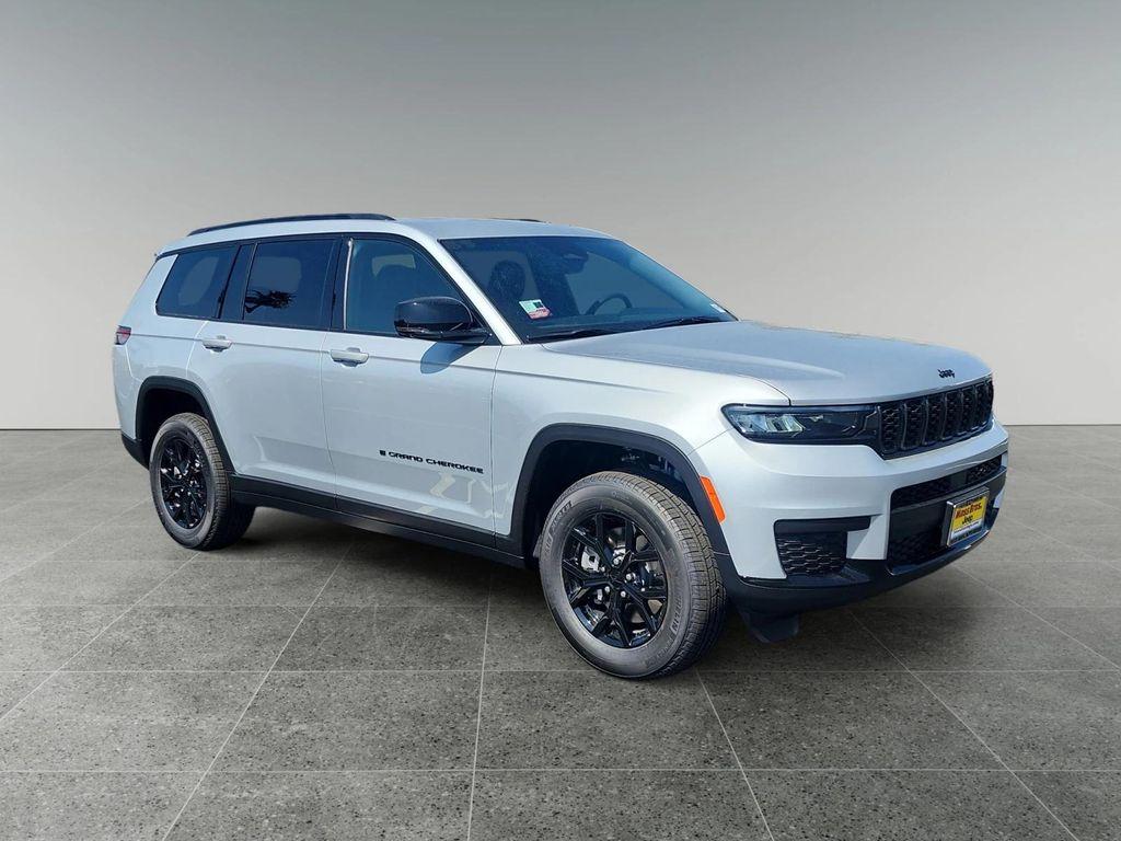 new 2025 Jeep Grand Cherokee car, priced at $46,230
