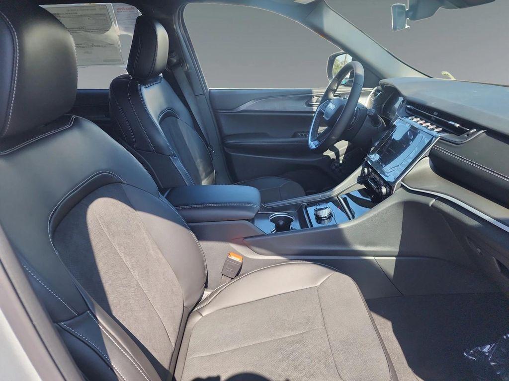 new 2025 Jeep Grand Cherokee car, priced at $46,230