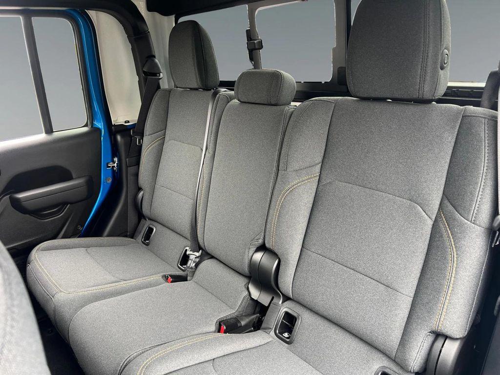 new 2025 Jeep Gladiator car, priced at $49,940