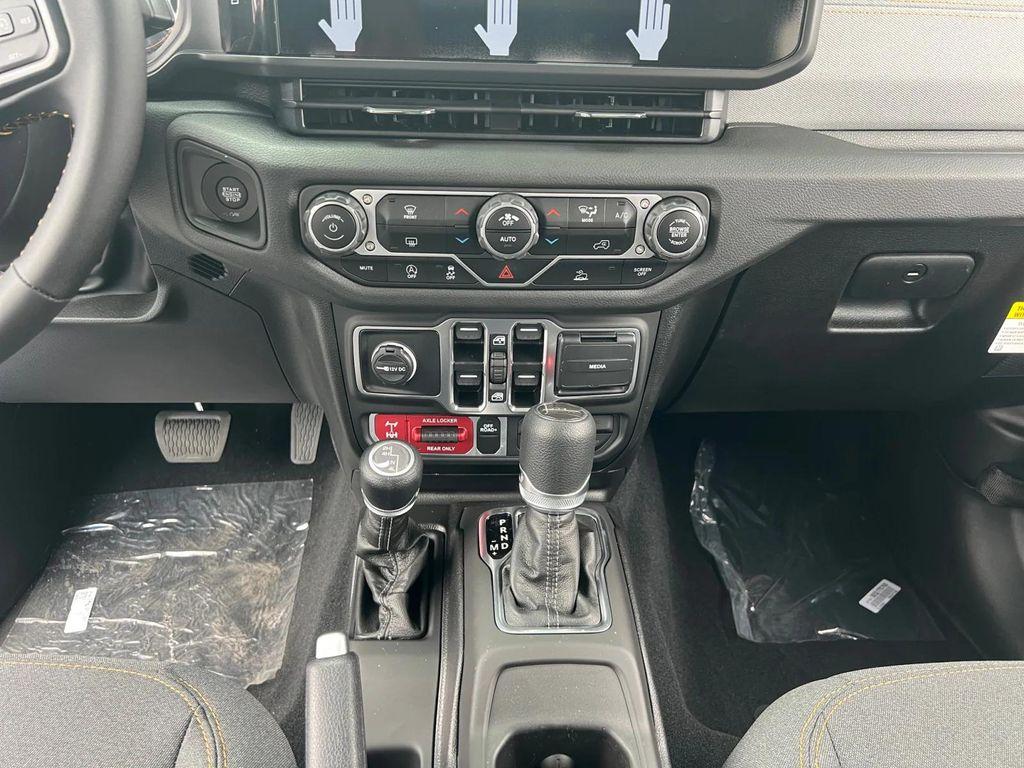 new 2025 Jeep Gladiator car, priced at $49,940