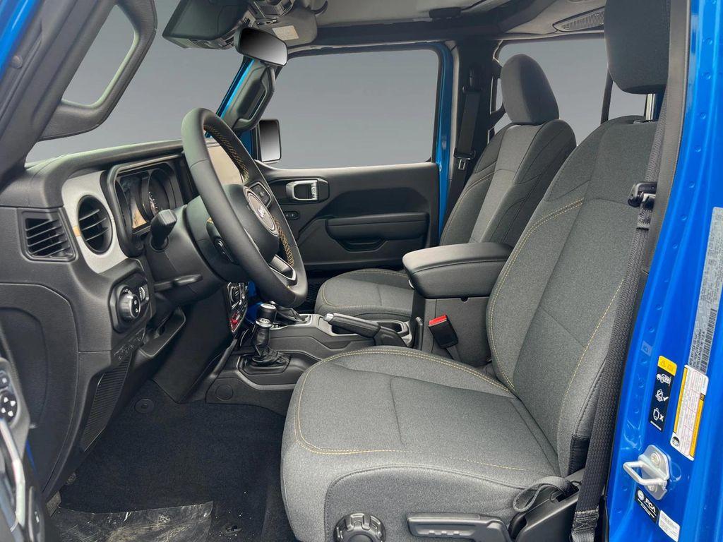 new 2025 Jeep Gladiator car, priced at $49,940