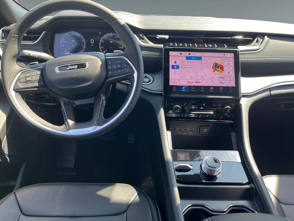new 2025 Jeep Grand Cherokee car, priced at $50,220