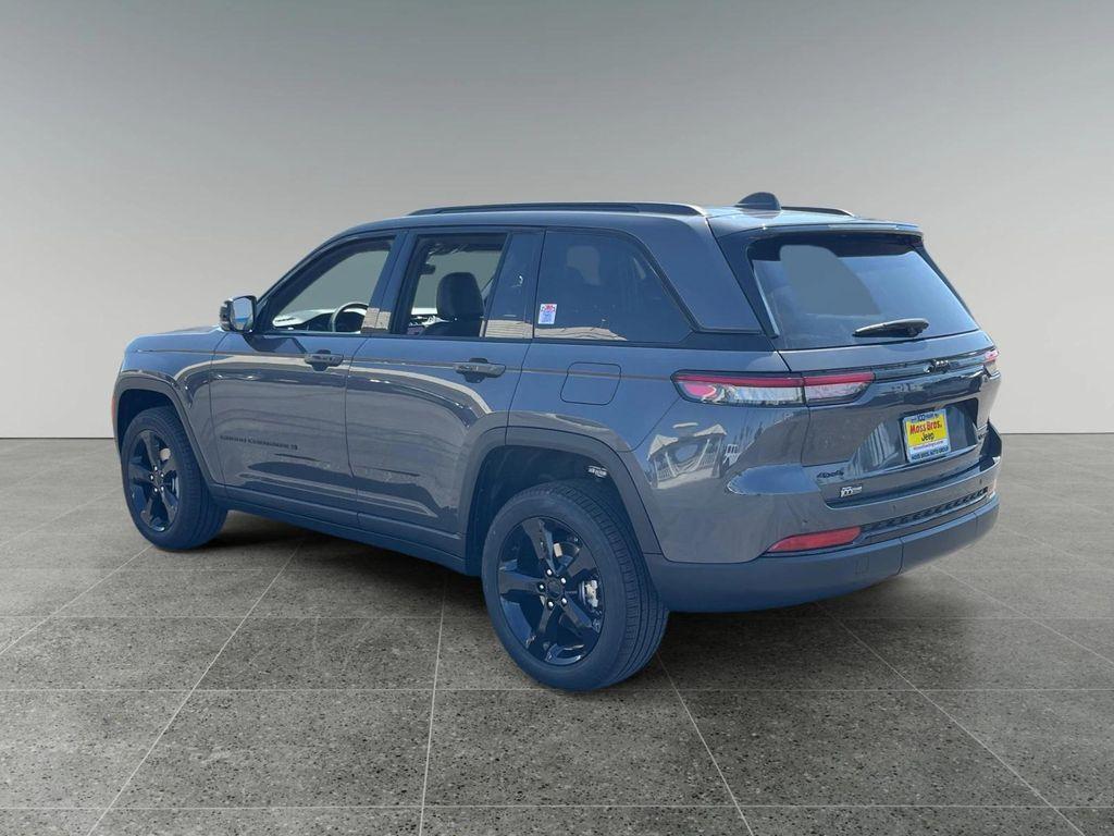 new 2025 Jeep Grand Cherokee car, priced at $50,220