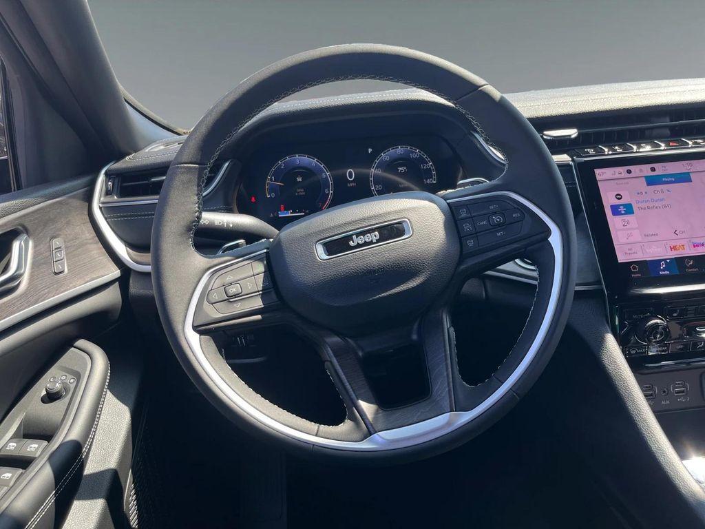 new 2025 Jeep Grand Cherokee car, priced at $50,220