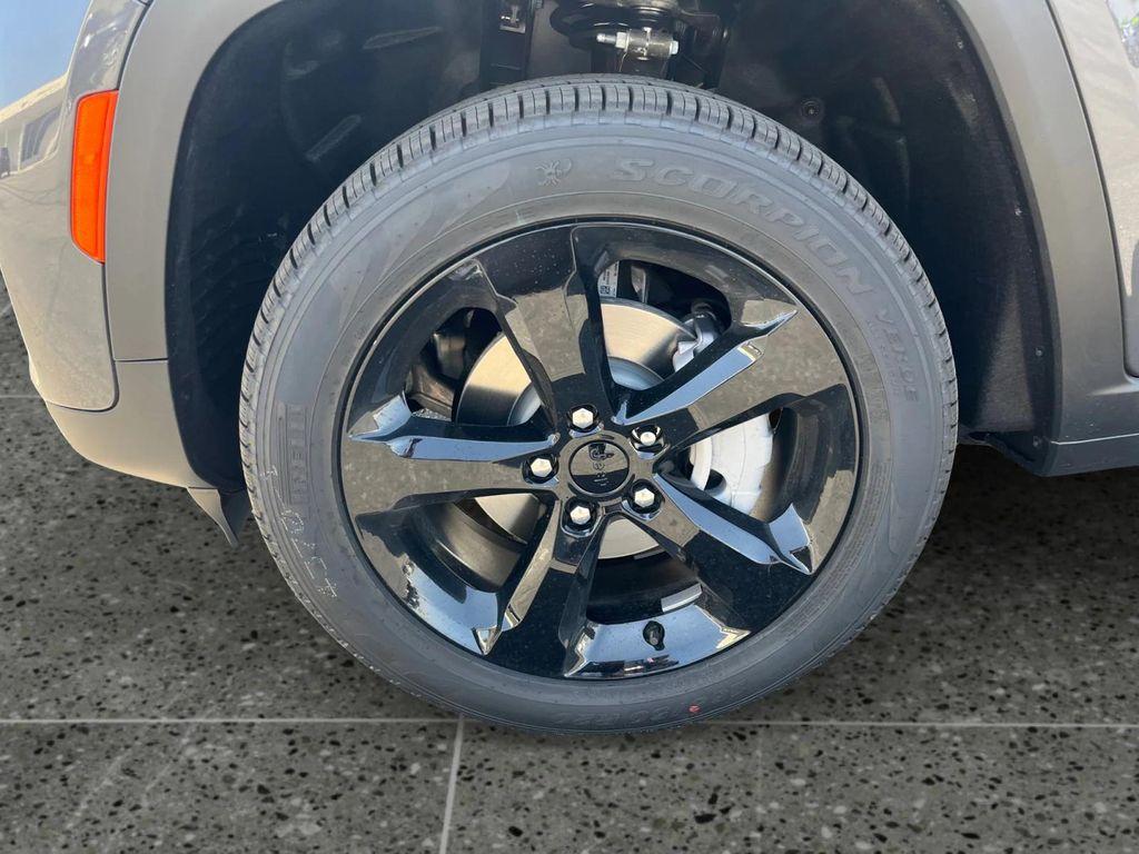 new 2025 Jeep Grand Cherokee car, priced at $50,220