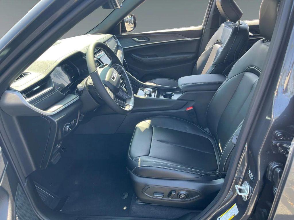 new 2025 Jeep Grand Cherokee car, priced at $50,220