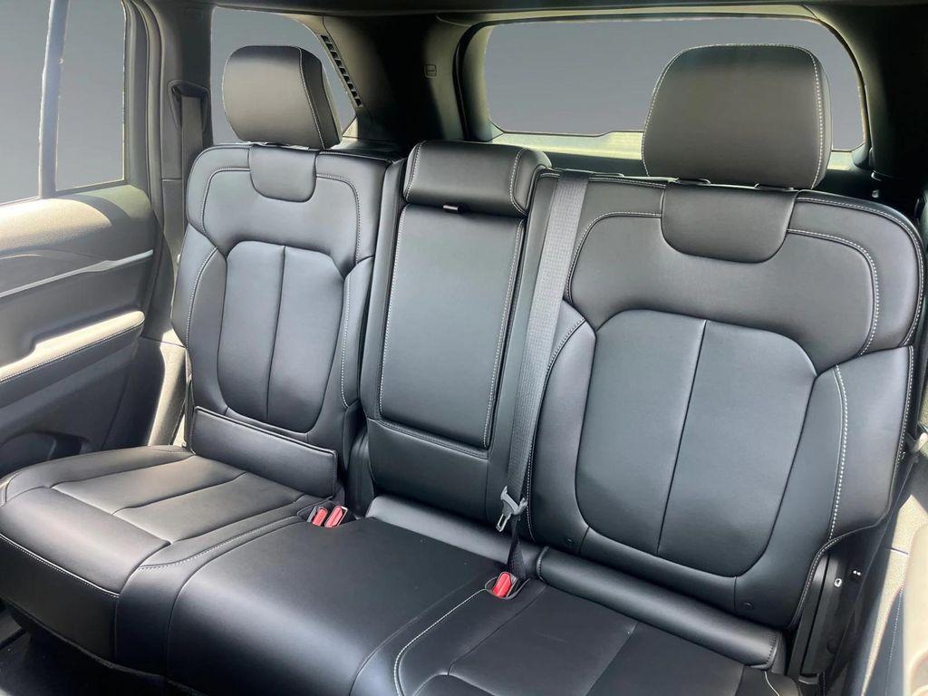 new 2025 Jeep Grand Cherokee car, priced at $49,625