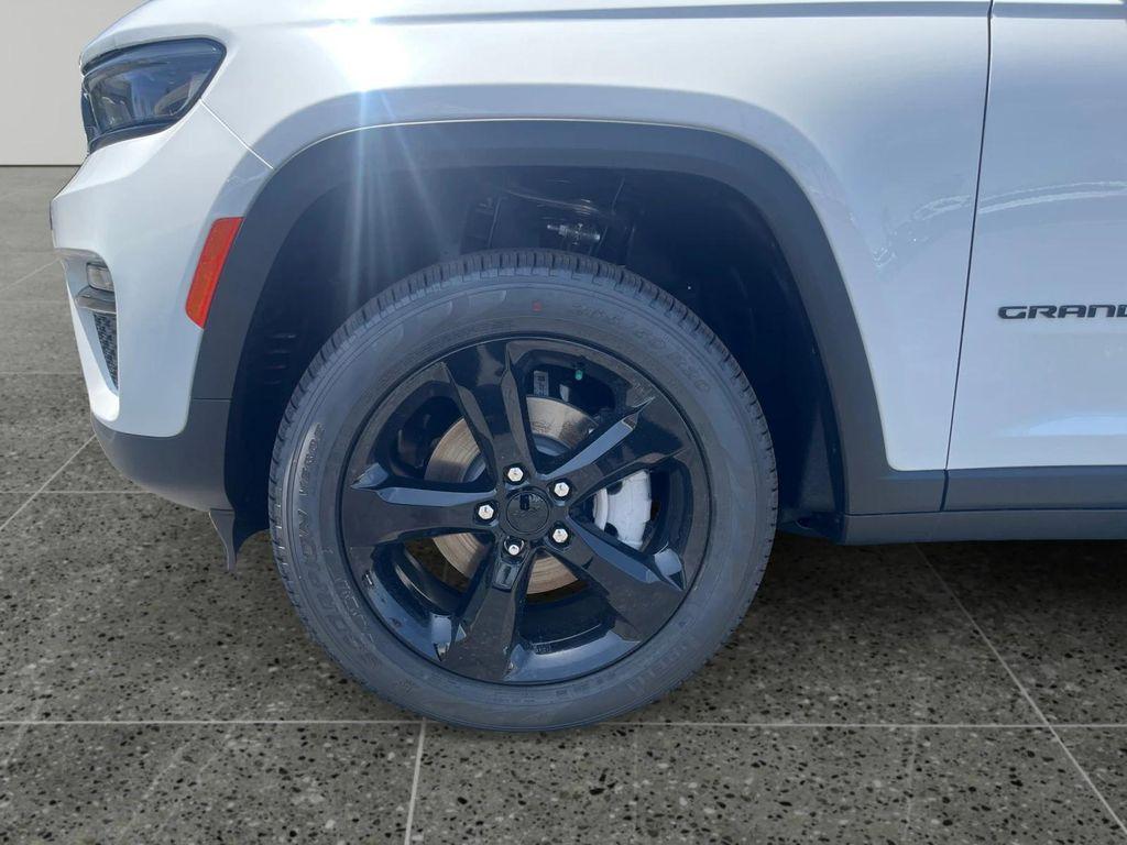 new 2025 Jeep Grand Cherokee car, priced at $49,625