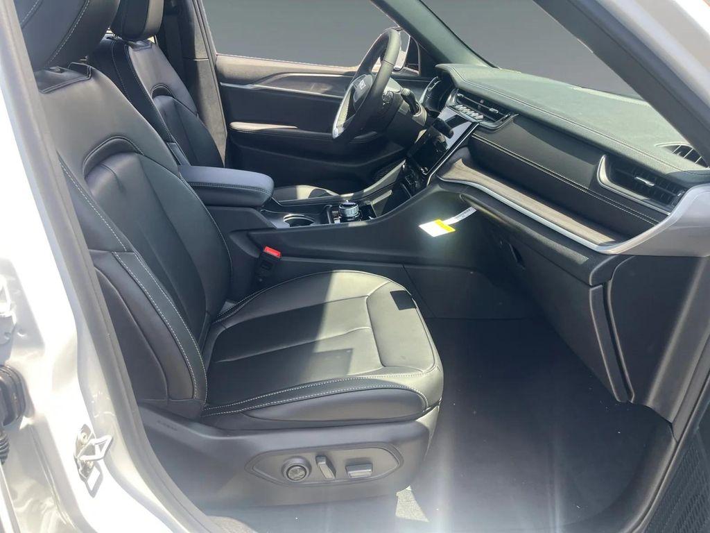 new 2025 Jeep Grand Cherokee car, priced at $49,625