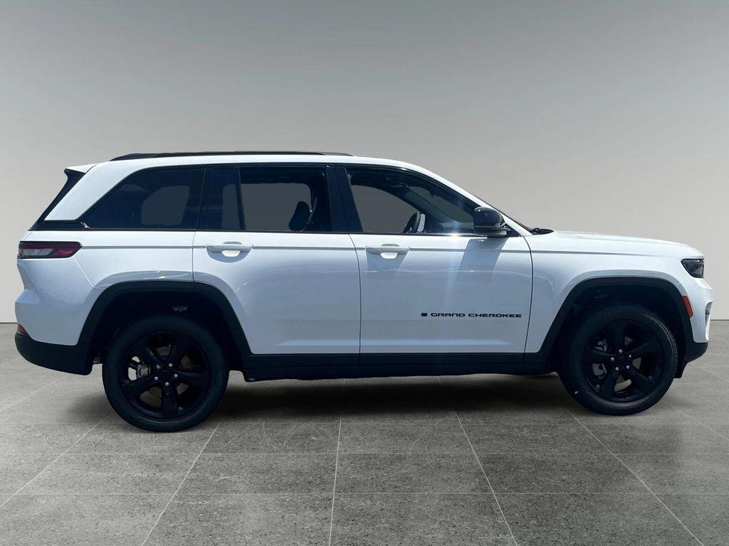 new 2025 Jeep Grand Cherokee car, priced at $49,625