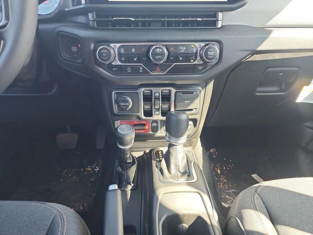 new 2025 Jeep Wrangler car, priced at $59,170