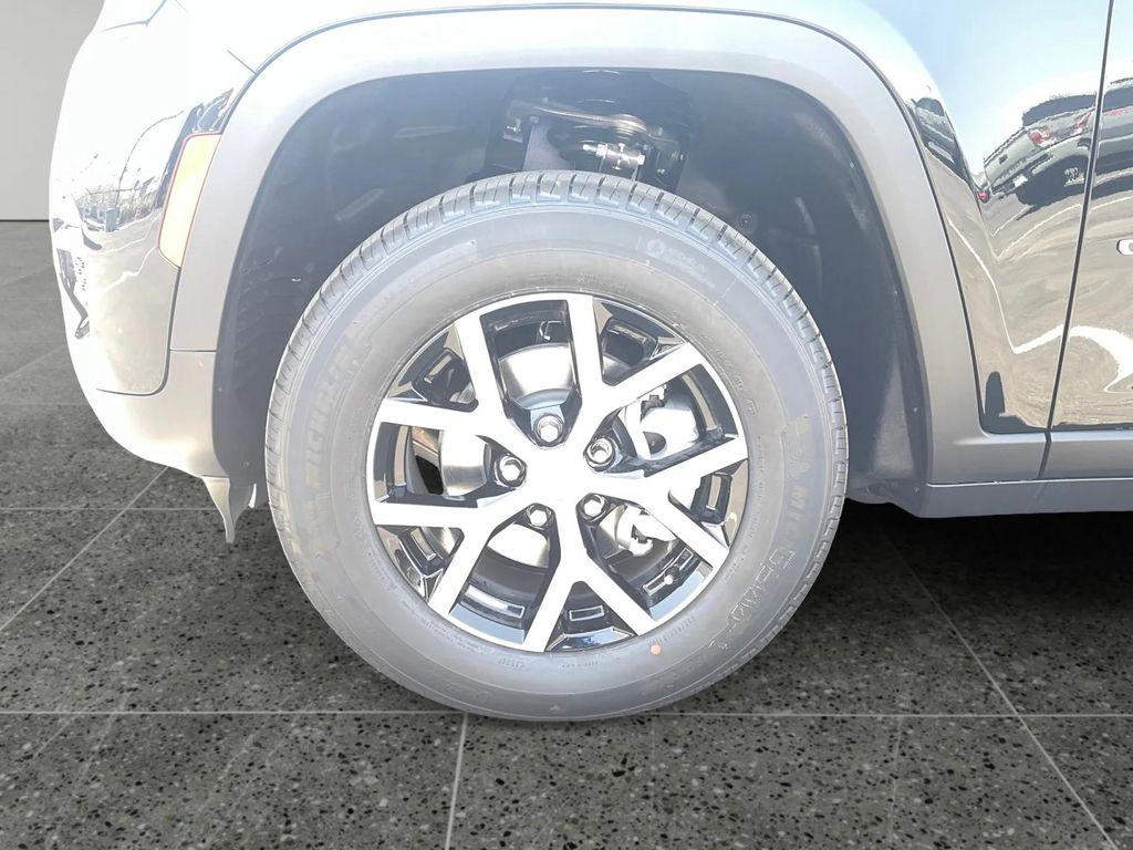 new 2025 Jeep Grand Cherokee car, priced at $47,495
