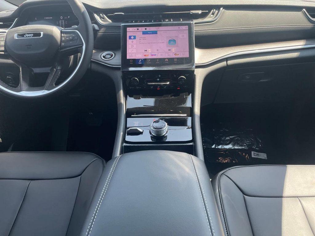 new 2025 Jeep Grand Cherokee car, priced at $47,495