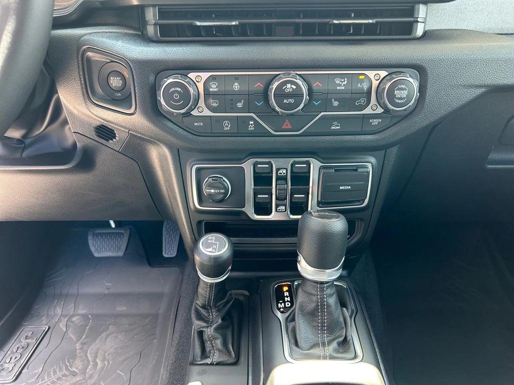 new 2025 Jeep Gladiator car, priced at $50,400
