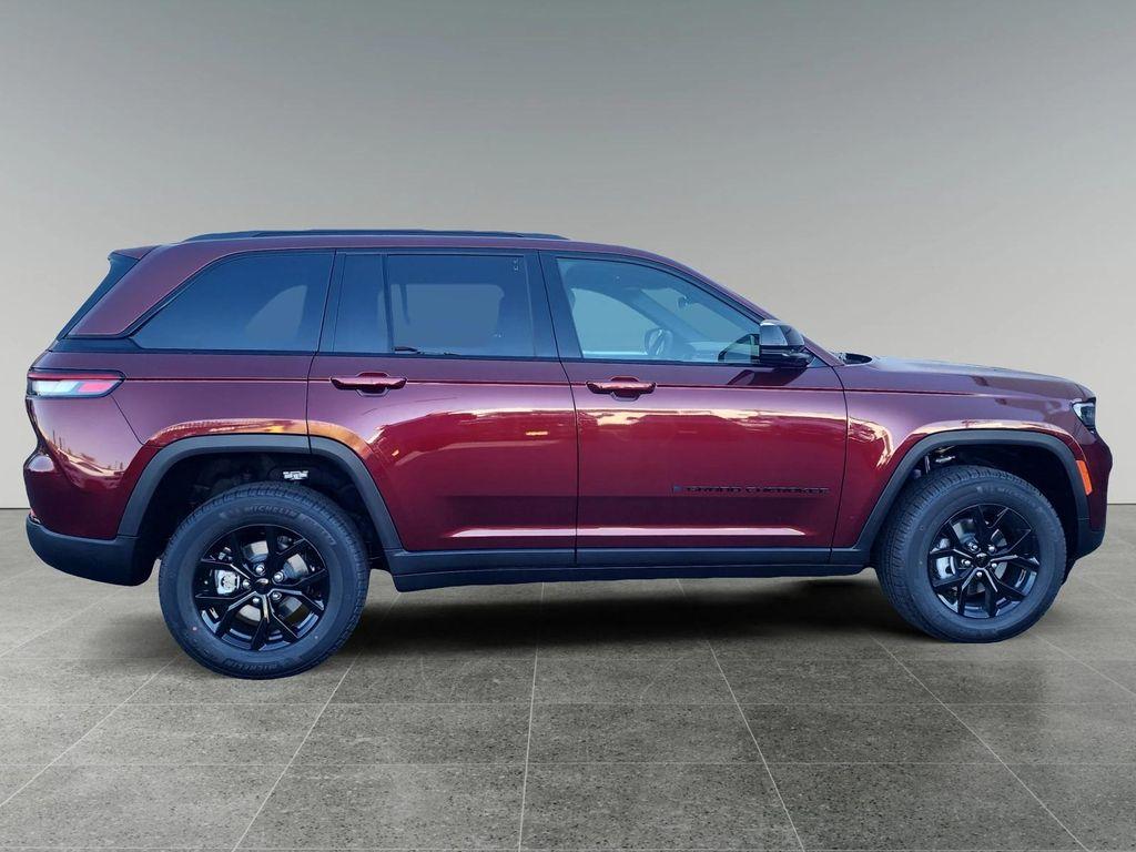 new 2025 Jeep Grand Cherokee car, priced at $46,230