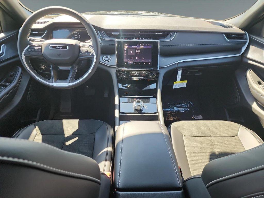 new 2025 Jeep Grand Cherokee car, priced at $46,230