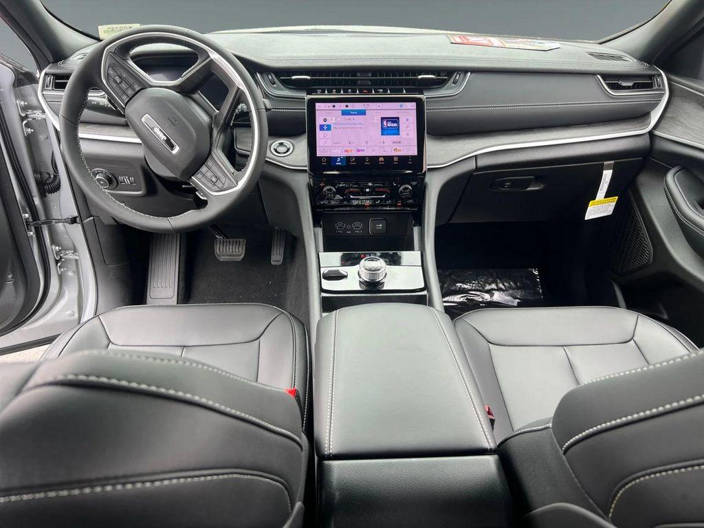 new 2025 Jeep Grand Cherokee L car, priced at $49,495