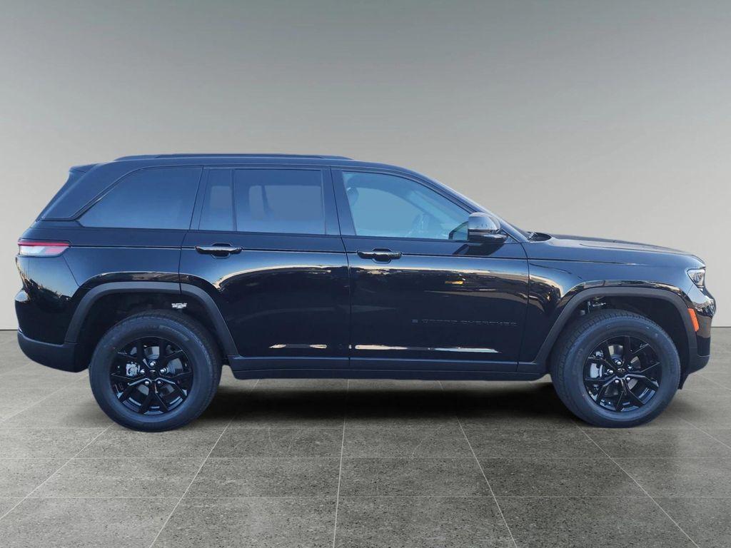 new 2025 Jeep Grand Cherokee car, priced at $46,730