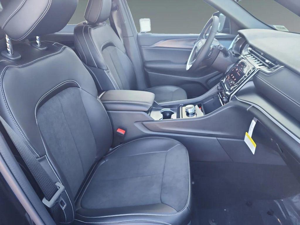 new 2025 Jeep Grand Cherokee car, priced at $46,730