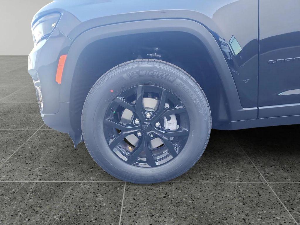 new 2025 Jeep Grand Cherokee car, priced at $46,730