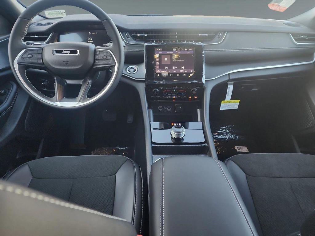 new 2025 Jeep Grand Cherokee car, priced at $46,730