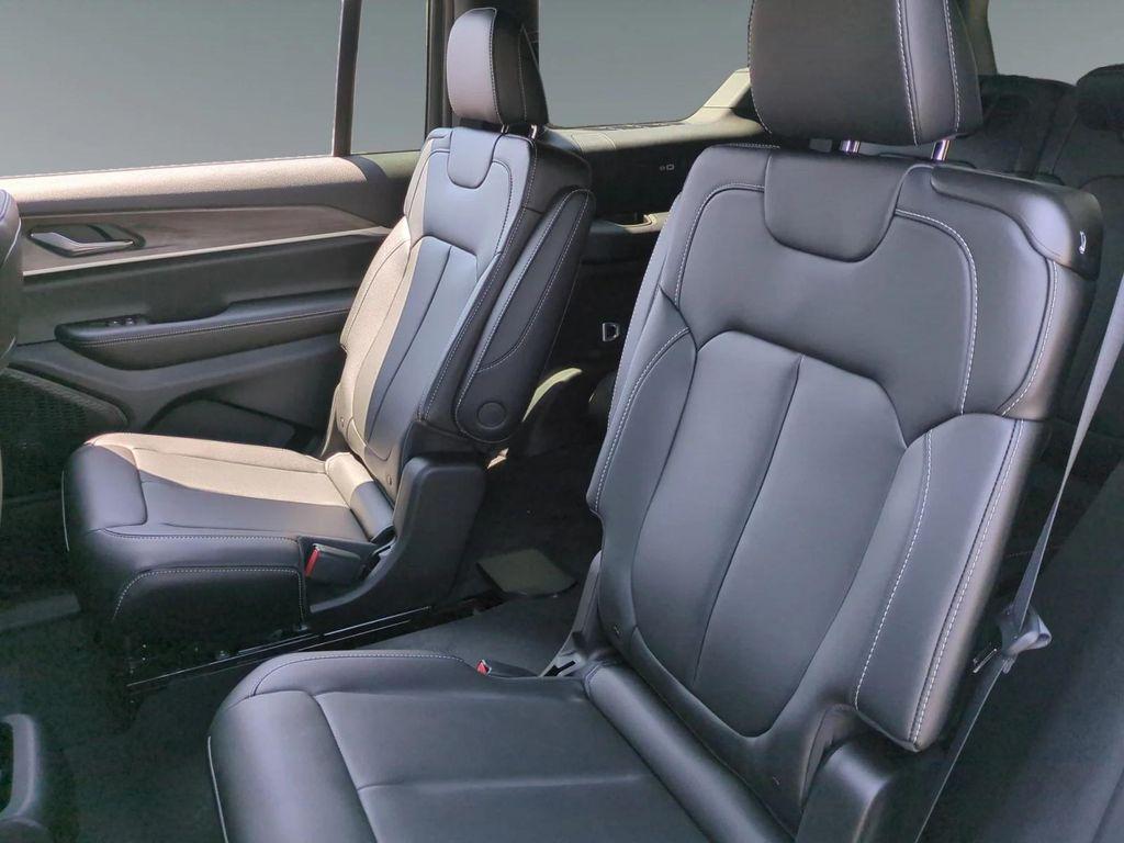 new 2025 Jeep Grand Cherokee L car, priced at $46,900