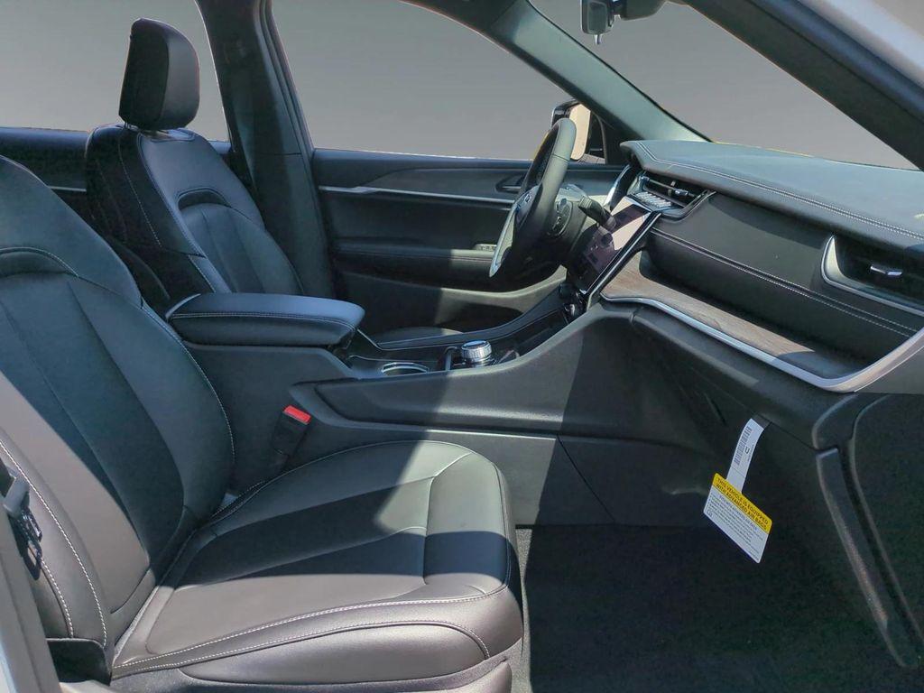 new 2025 Jeep Grand Cherokee L car, priced at $46,900