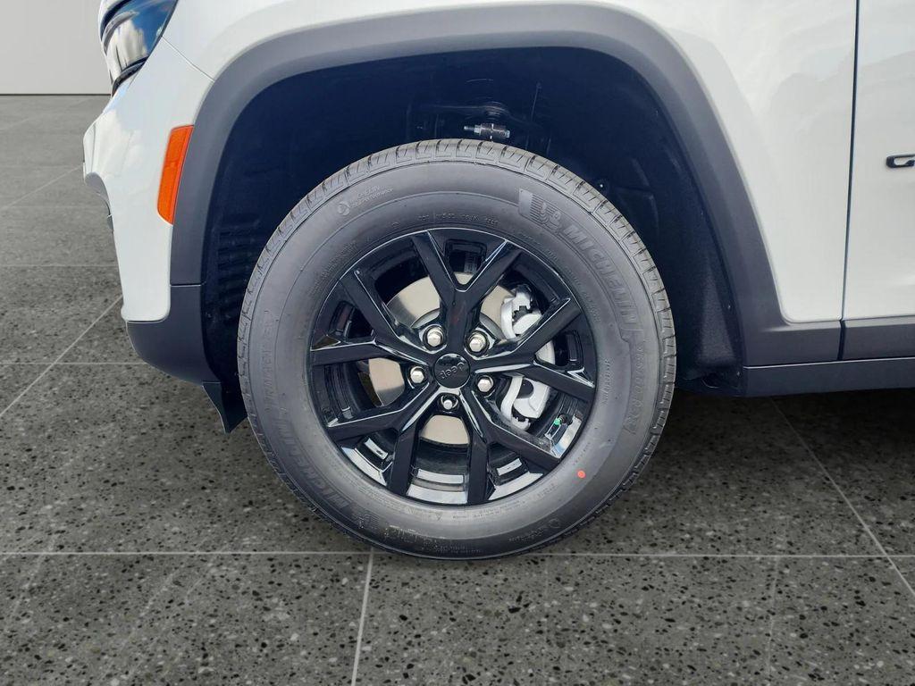 new 2025 Jeep Grand Cherokee car, priced at $43,635