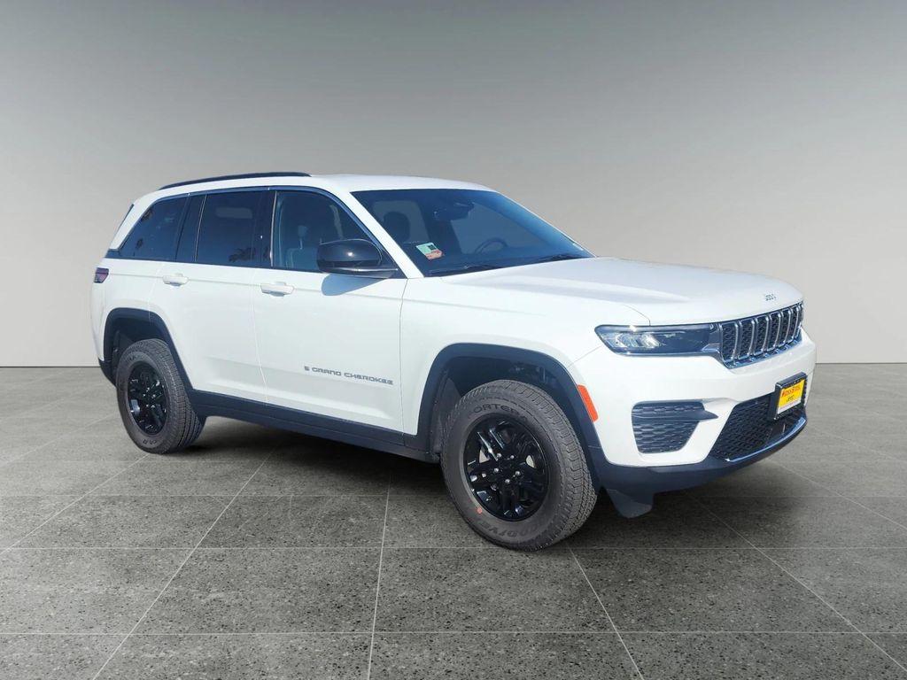 new 2025 Jeep Grand Cherokee car, priced at $40,825