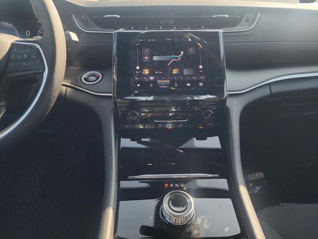 new 2025 Jeep Grand Cherokee car, priced at $40,825