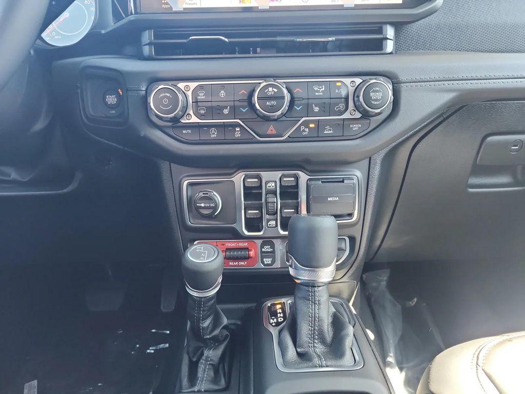 new 2025 Jeep Gladiator car, priced at $63,420