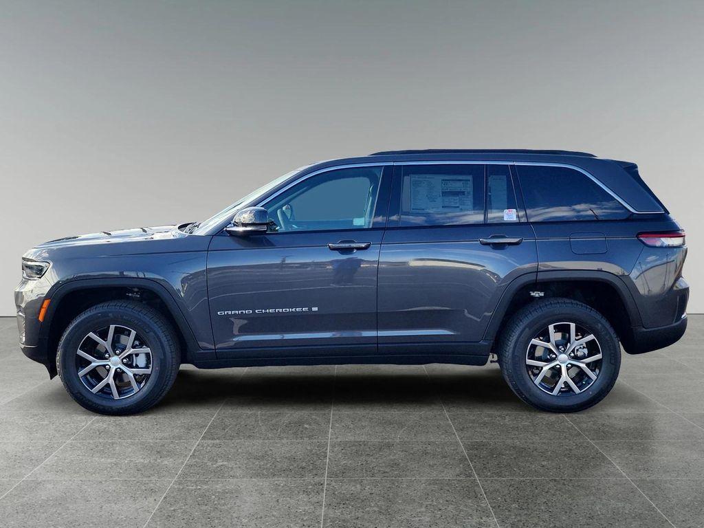 new 2025 Jeep Grand Cherokee car, priced at $50,010