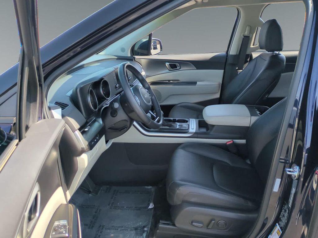 used 2024 Kia Carnival car